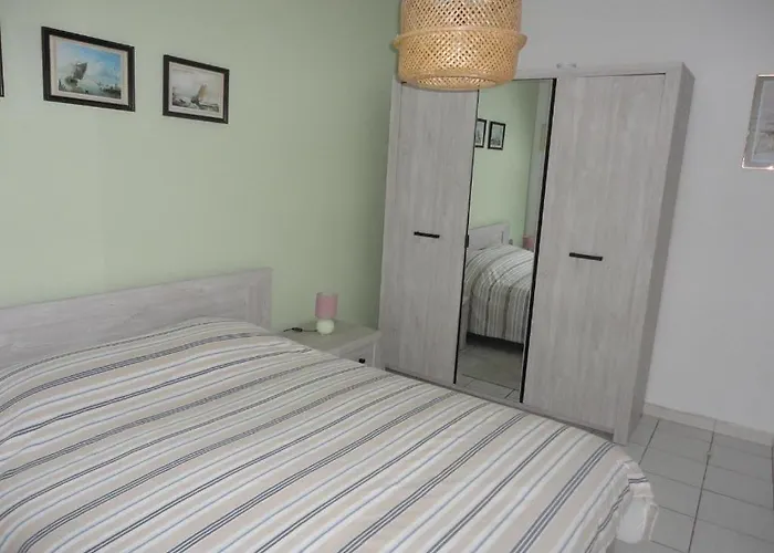 Appartement Nabij Station Op Begane Grond In Residentie Jane - Niet Goed Geld Terug Garantie - 10 Minuten Tot Centrum Brugge