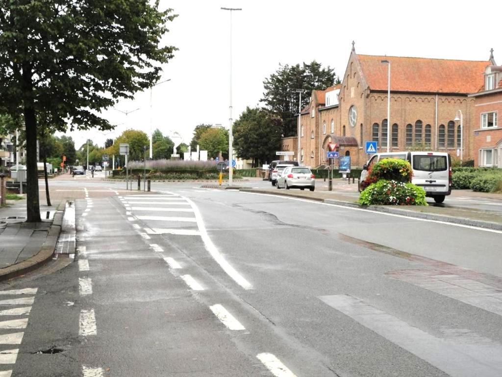 Nabij Station Op Begane Grond In Residentie Jane - Niet Goed Geld Terug Garantie - 10 Minuten Tot Centrum Brugge *